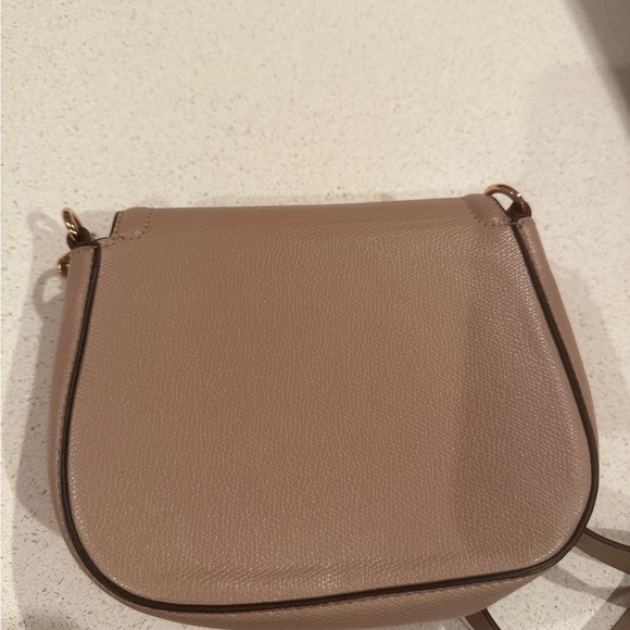 H&M Tan Shoulder Bag with Chain Strap and Saddle Shape - Picture 5 of 5